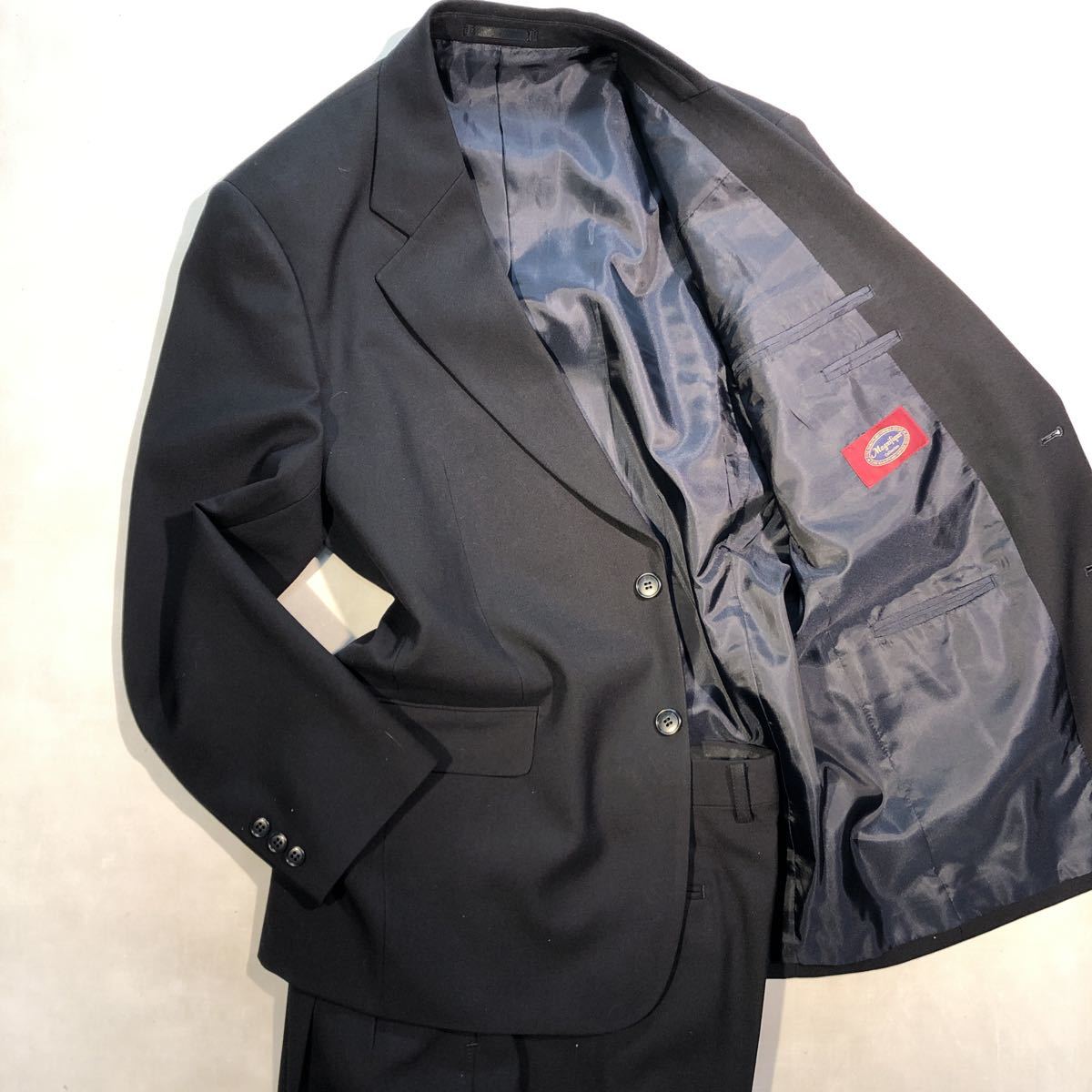 税込】 新品【サイズAB4 M☆スペア付きスーツ】2Bシングルスーツ 極軽
