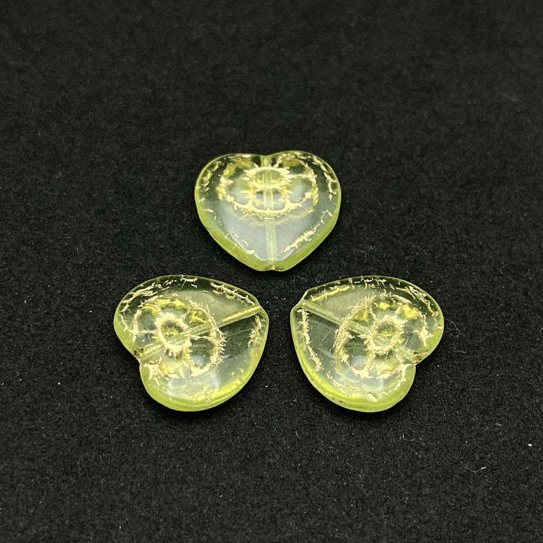 ウランガラス ヴィクトリアンハートビーズ ペリドット色＋金模様 17mm×17mm 3粒_画像2