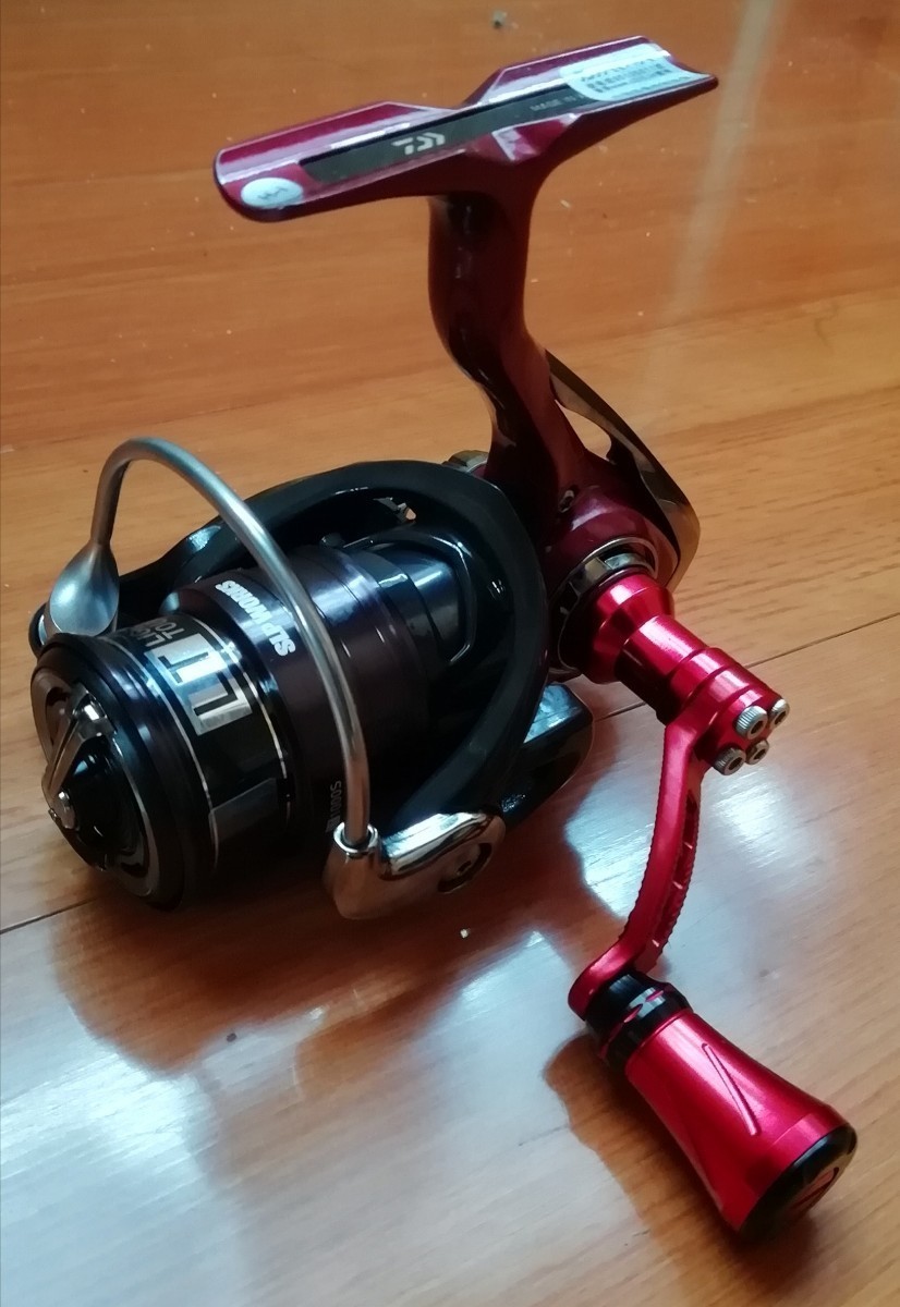 フルベアリング9/1 国内発送 海外モデル DAIWA FUEGO CS LT 2000S-XH SLP WORKS LT β スプール 1000S Linmo Fish カスタムハンドル セット