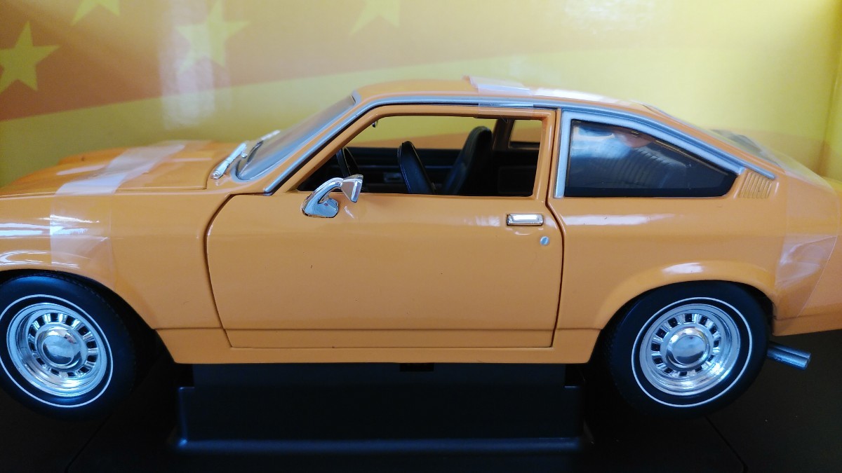 AMERICAN MUSCLE 1/18 CHEVY VEGA COUPE 1972 アメリカンマッスル　ミニカー　シェビー　クーペ　激レア　未使用品　箱劣化あり_画像3