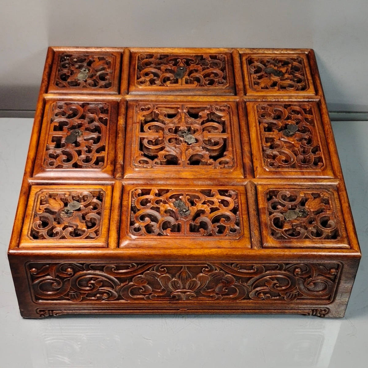 蔵友館蔵品・紅木製・細密彫・包銅・寶石嵌・雙層提梁盒】・希少珍品