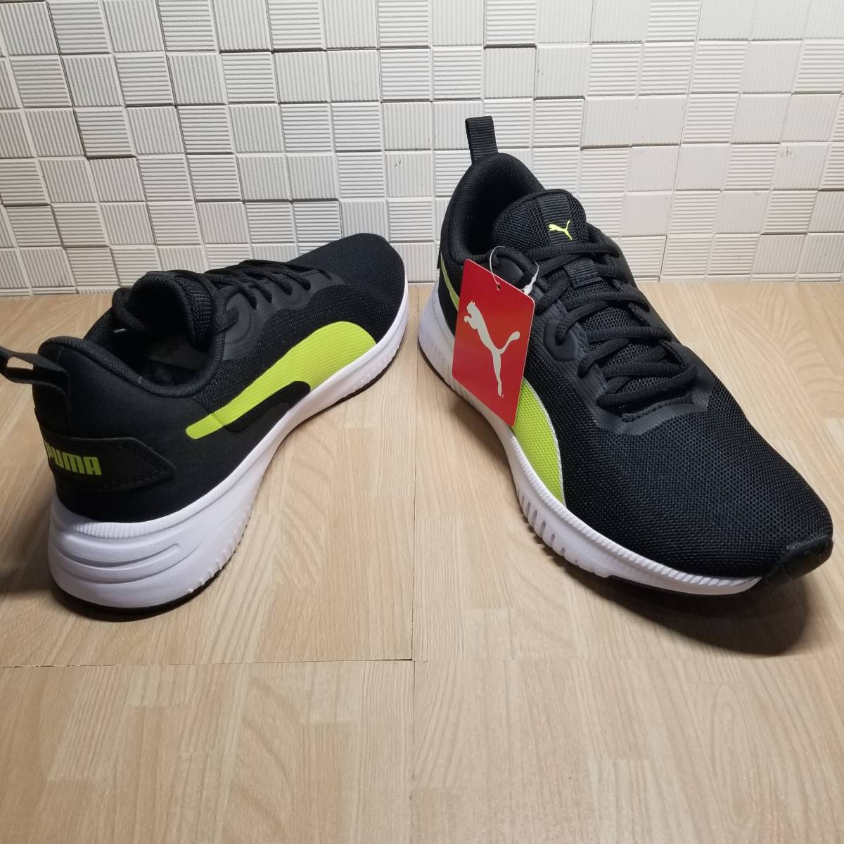 送料無料・新品未使用！！プーマ PUMA ランニングシューズ スニーカー / フライヤー フレックス / 黒 ブラック 27.0ｃｍ_画像4