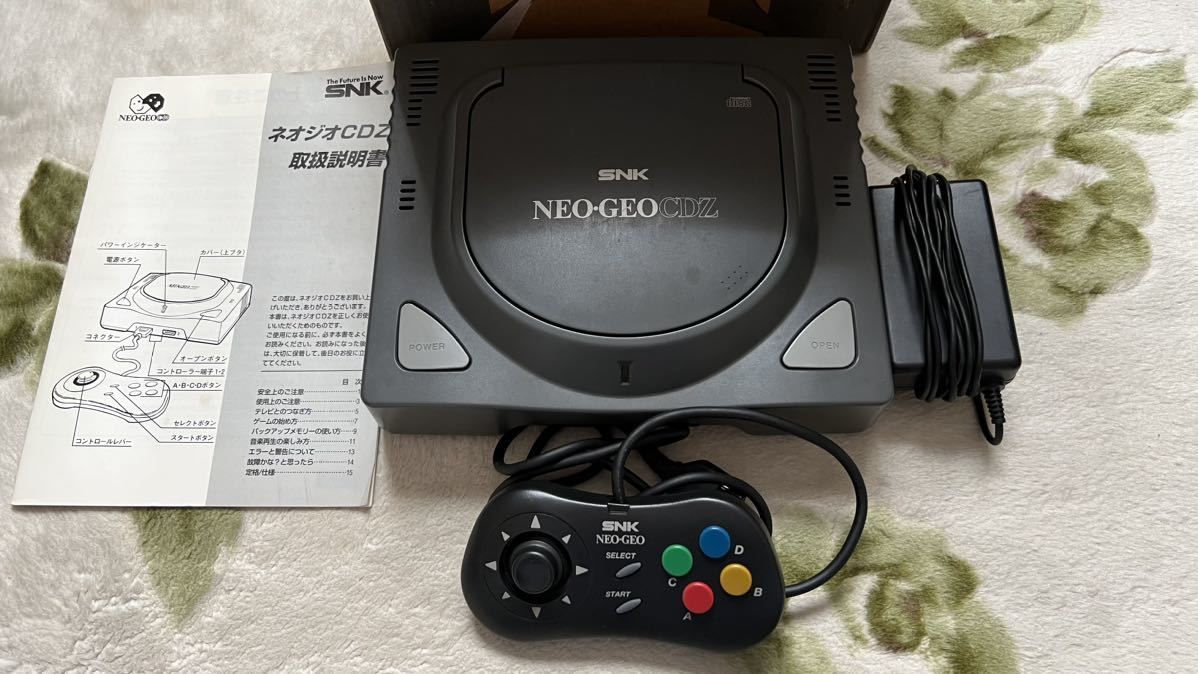 希少 SNK NEO-GEO CDZ ネオジオCDZ 本体 レトロゲーム機 箱・説明書