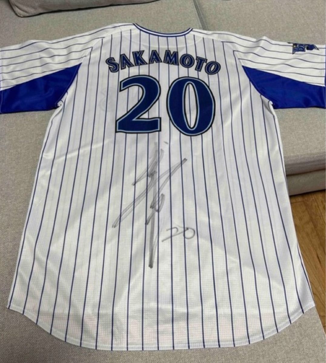横浜DeNAベイスターズ 坂本裕哉選手 20 旧ホームユニフォーム 横浜DeNAベイスターズ 坂本裕哉選手 20 旧ホームユニフォーム