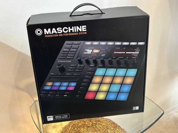 綺麗【NATIVE INSTRUMENTS Maschine MK3 DTM MIDIコントローラー