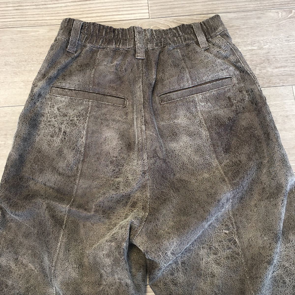 YM/756 AMERI アメリ CRUSHED LATHER RELAX PANTS フェイクレザー パンツ ブラウン サイズ表記S_画像3