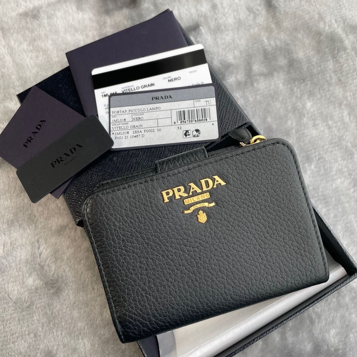 2022年春夏再販! 《新品》PRADA PRADA【箱・パスケースつき】長財布