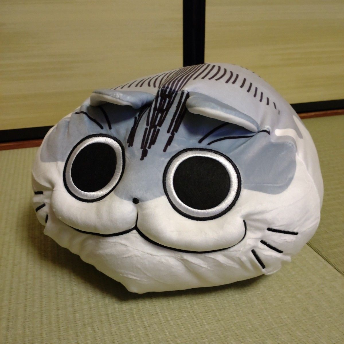 夜は猫といっしょ キュルガ ぬいぐるみ まんまるもちもち 夜は猫といっしょ キュルガ ぬいぐるみ まんまるもちもち