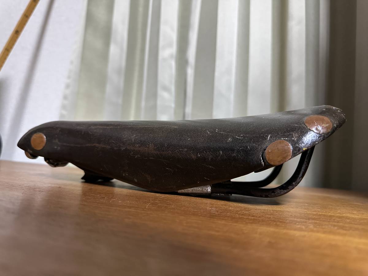 SADDLE OTTUSI イタリアンモディファイサドルの王様 大鋲 SADDLE OTTUSI イタリアンモディファイサドルの王様 大鋲