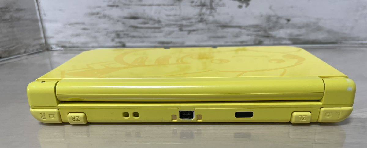 [ beautiful goods ]New Nintendo 3DS LL Pikachu [ yellow ] box attaching 