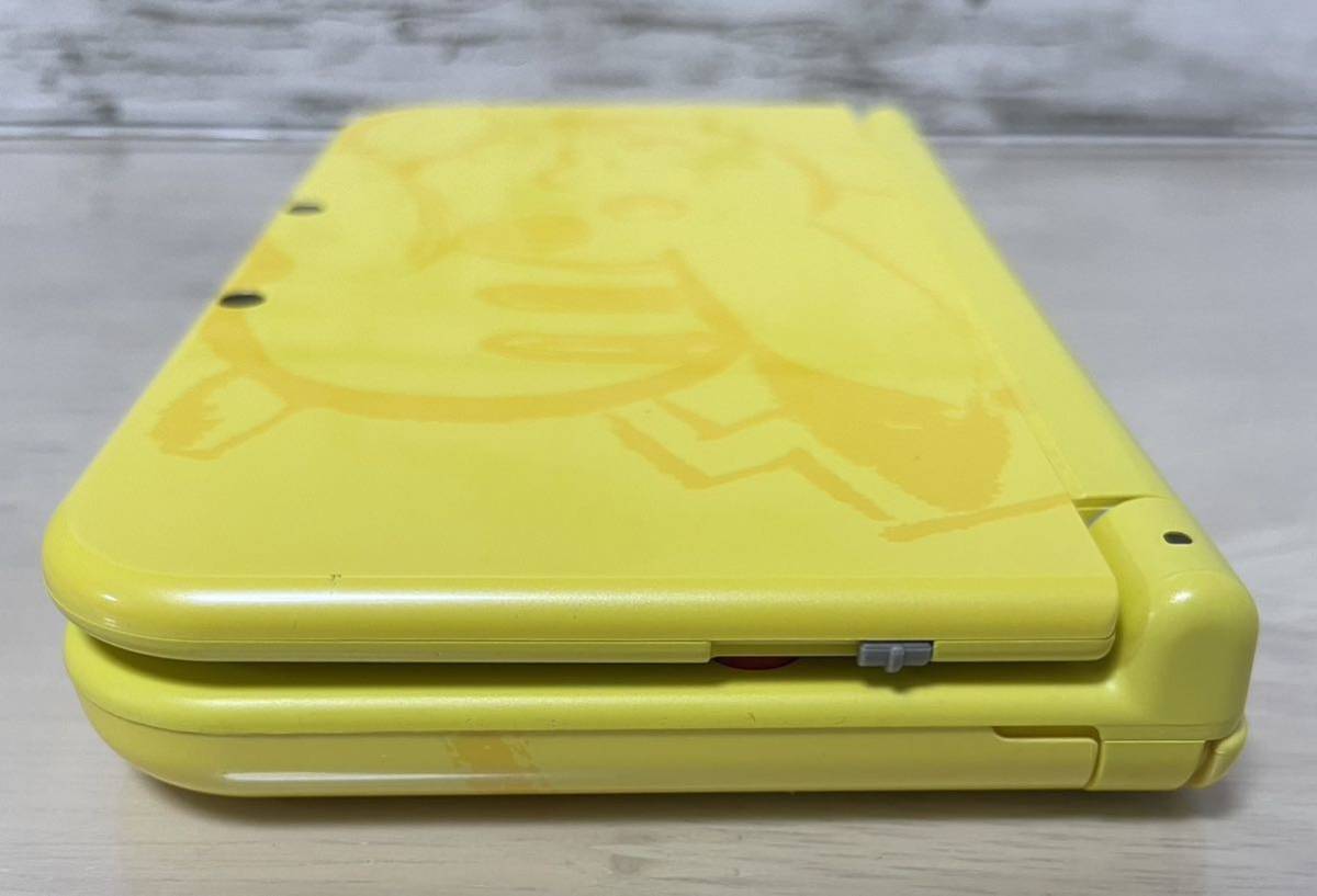 [ beautiful goods ]New Nintendo 3DS LL Pikachu [ yellow ] box attaching 