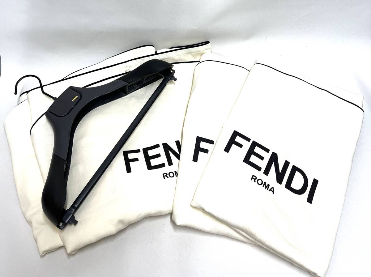 新品未使用◆FENDI【フェンディ】ガーメントケース＆ハンガー５点セット_画像1