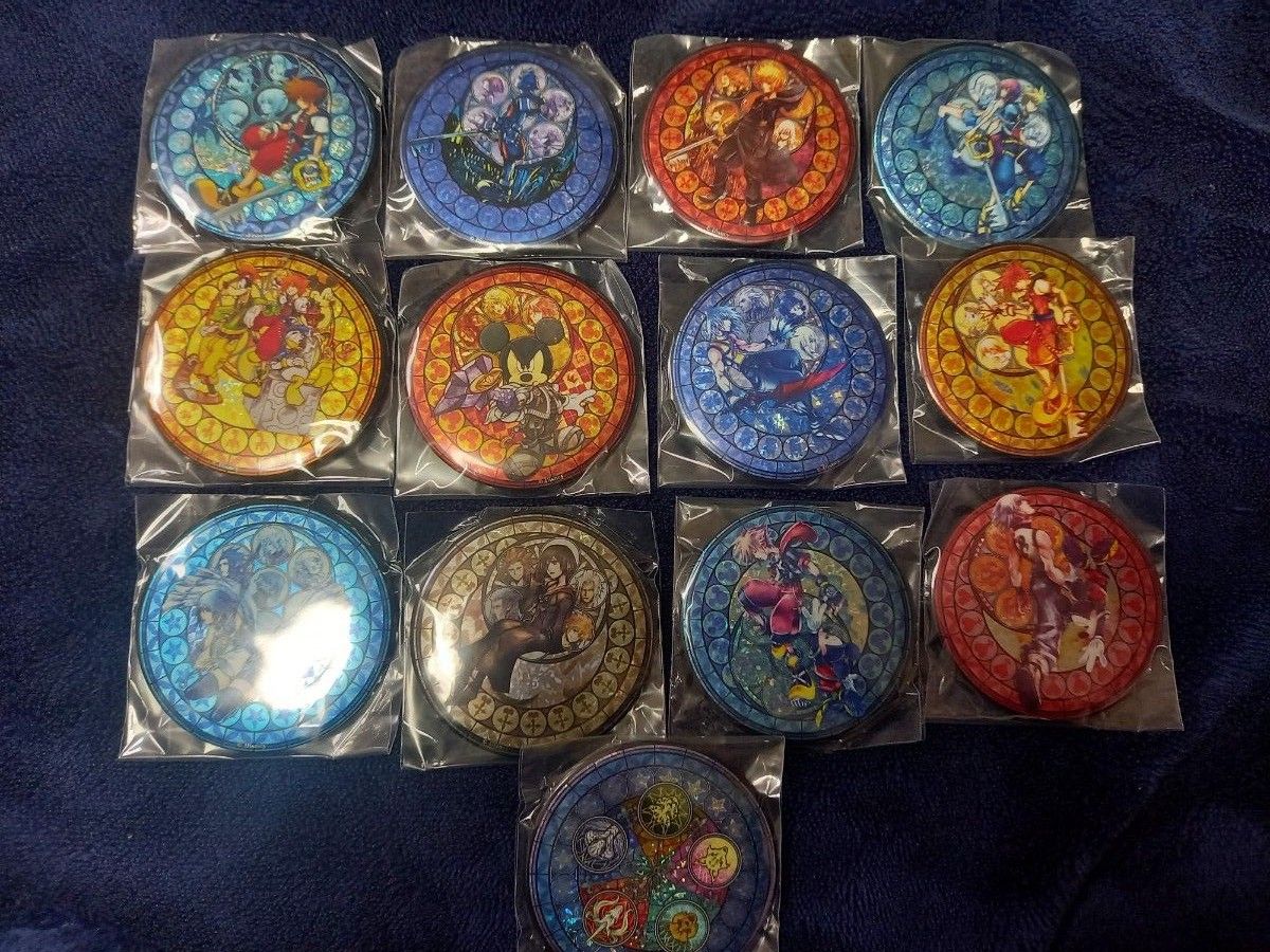 ディズニー キングダムハーツ 缶バッジ ステンドグラス 13種類セット キングダム ハーツ KINGDOM HEARTS ステンドグラス 缶バッジ 13