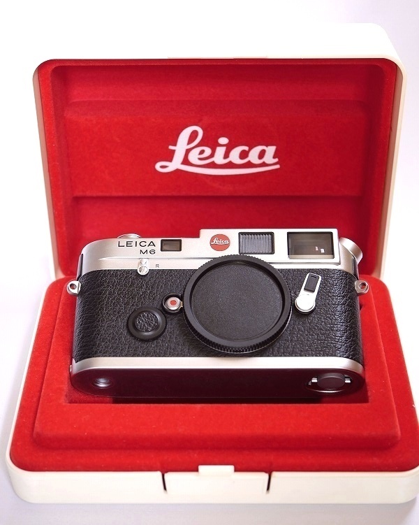 完璧 Leica シルバー本体+ストラップ付属(新同美品） TTL M6 レンジファインダー ライカ ライカ