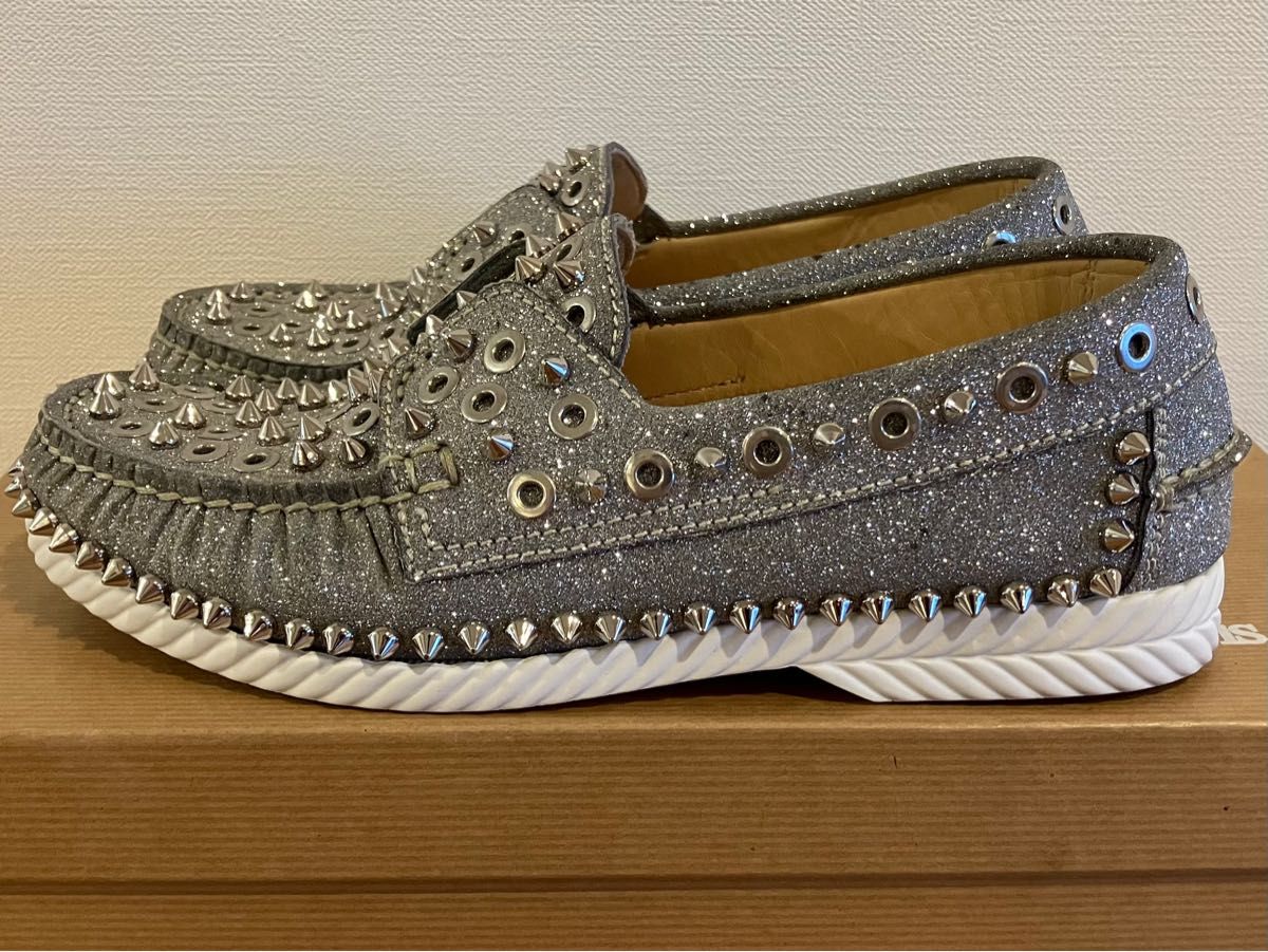 クリスチャンルブタン YACHT SPIKES WOMAN FLAT CALF GLITTER 