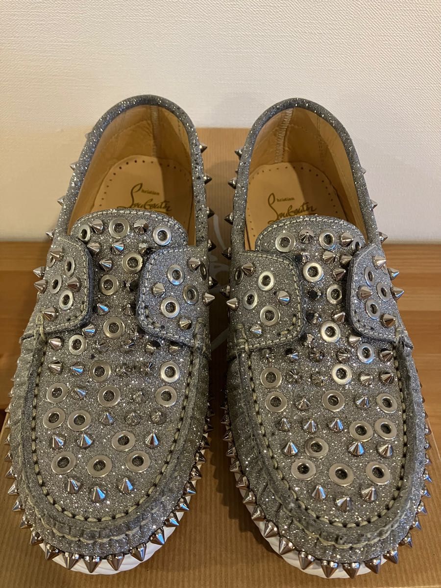 クリスチャンルブタン YACHT SPIKES WOMAN FLAT CALF GLITTER 