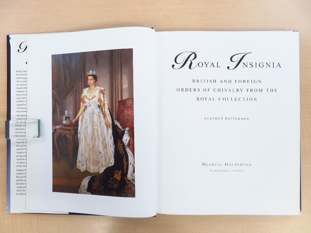 Patterson Stephen『Royal Insignia』1996年ロンドン刊 英国王室関連の徽章写真集 ジュエリー 宝飾品 宝飾工芸品 宝石_画像2