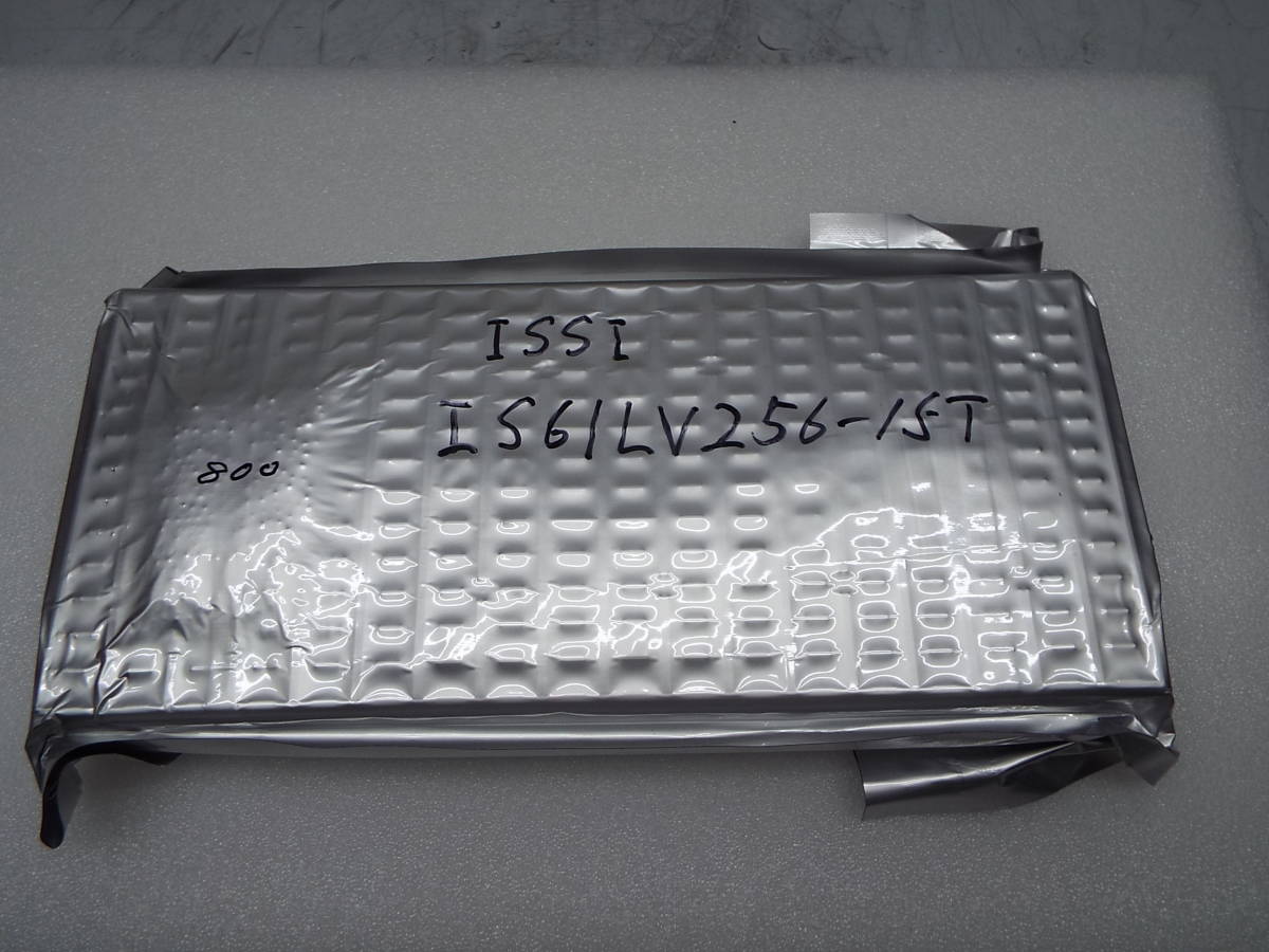 ISSI IS61LV256-15T 集積回路 IC SRAM メモリ 256K ビット 800個 未開封_画像1