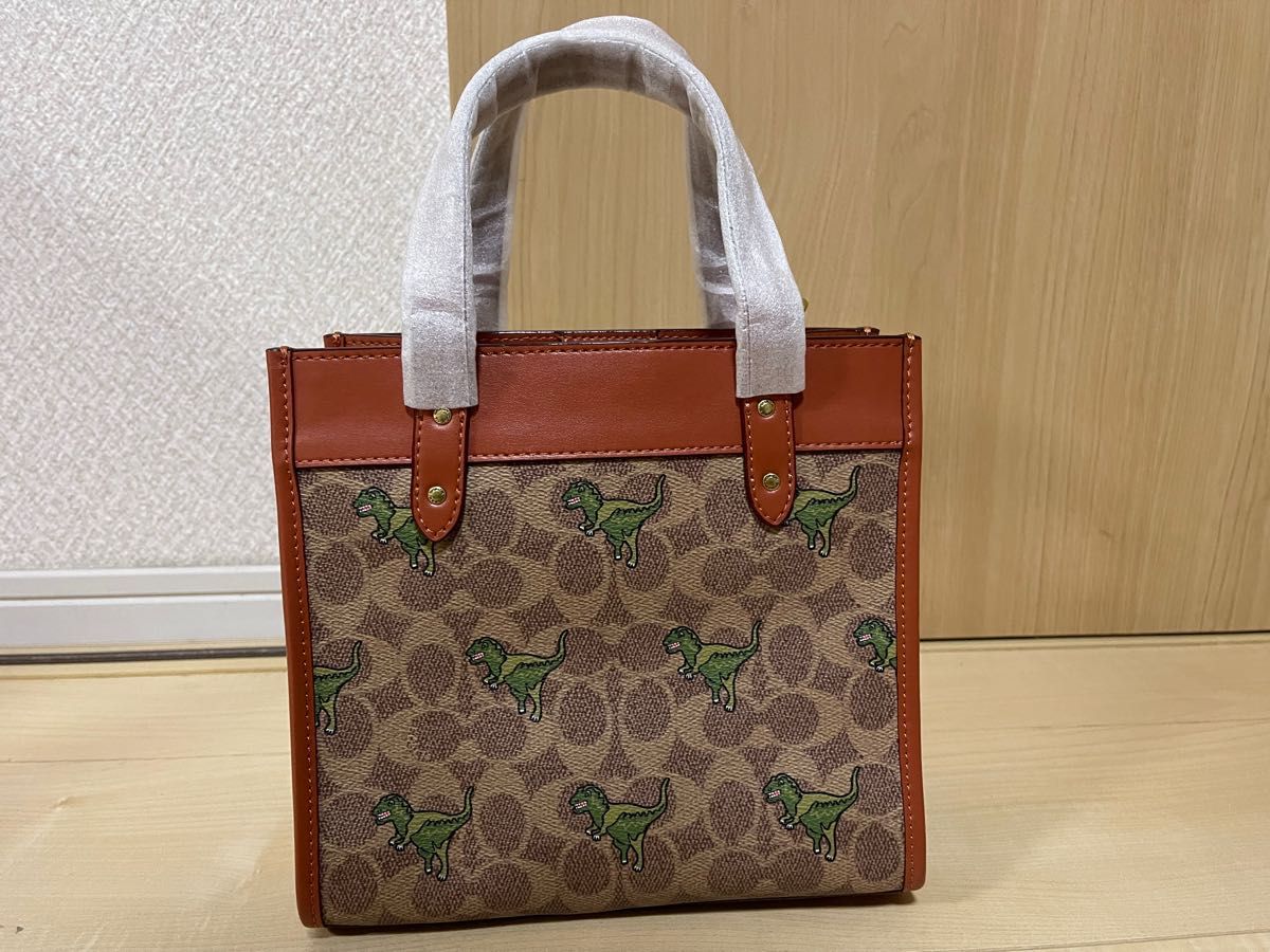 速くおよび自由な 新作 COACH コーチ 新作 バッグ レキシー 恐竜