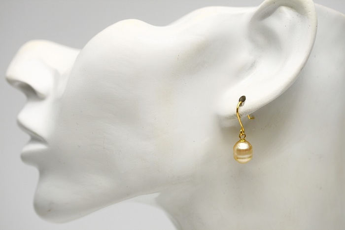 12月スーパーSALE 15%OFF】 南洋白蝶真珠パールフックピアス 7mm