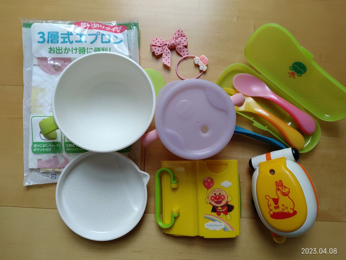 値下げ中 離乳食 容器 ストローマグ アンパンマン 紙パックホルダー エプロン ヘアゴム ロディ おもちゃ|PayPayフリマ スプーンフォークセット 紙パックフォルダー