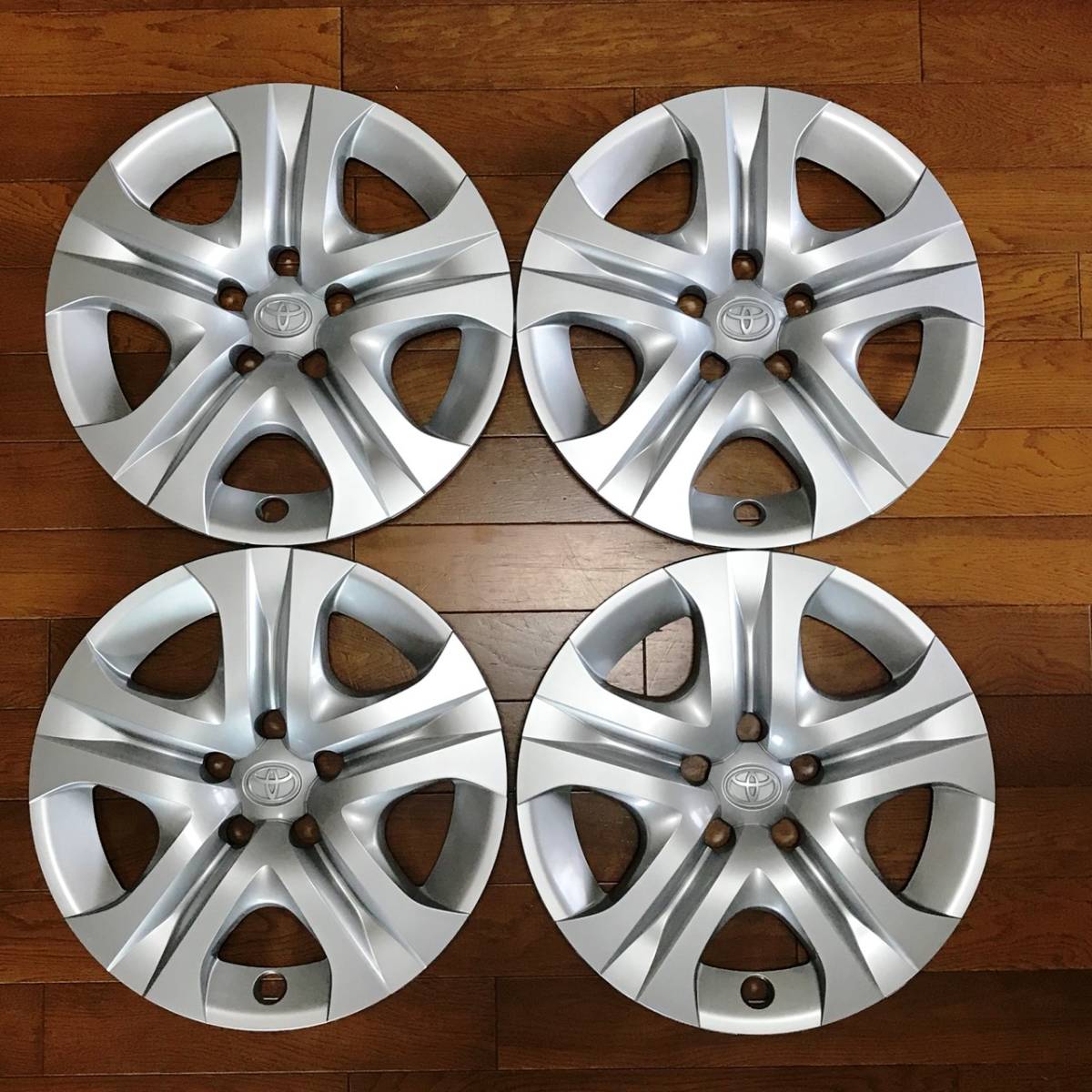 新車外し ハリアー ZSU60W トヨタ純正ホイールキャップ17インチ4 新車外し ハリアー ZSU60W トヨタ純正ホイールキャップ17インチ4