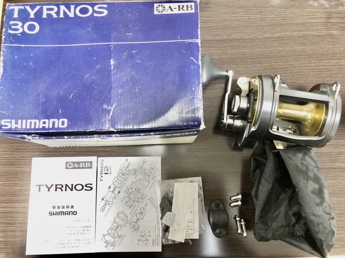 即決 美品 ティアノス 30 シマノ 右ハンドル TYRNOS SHIMANO