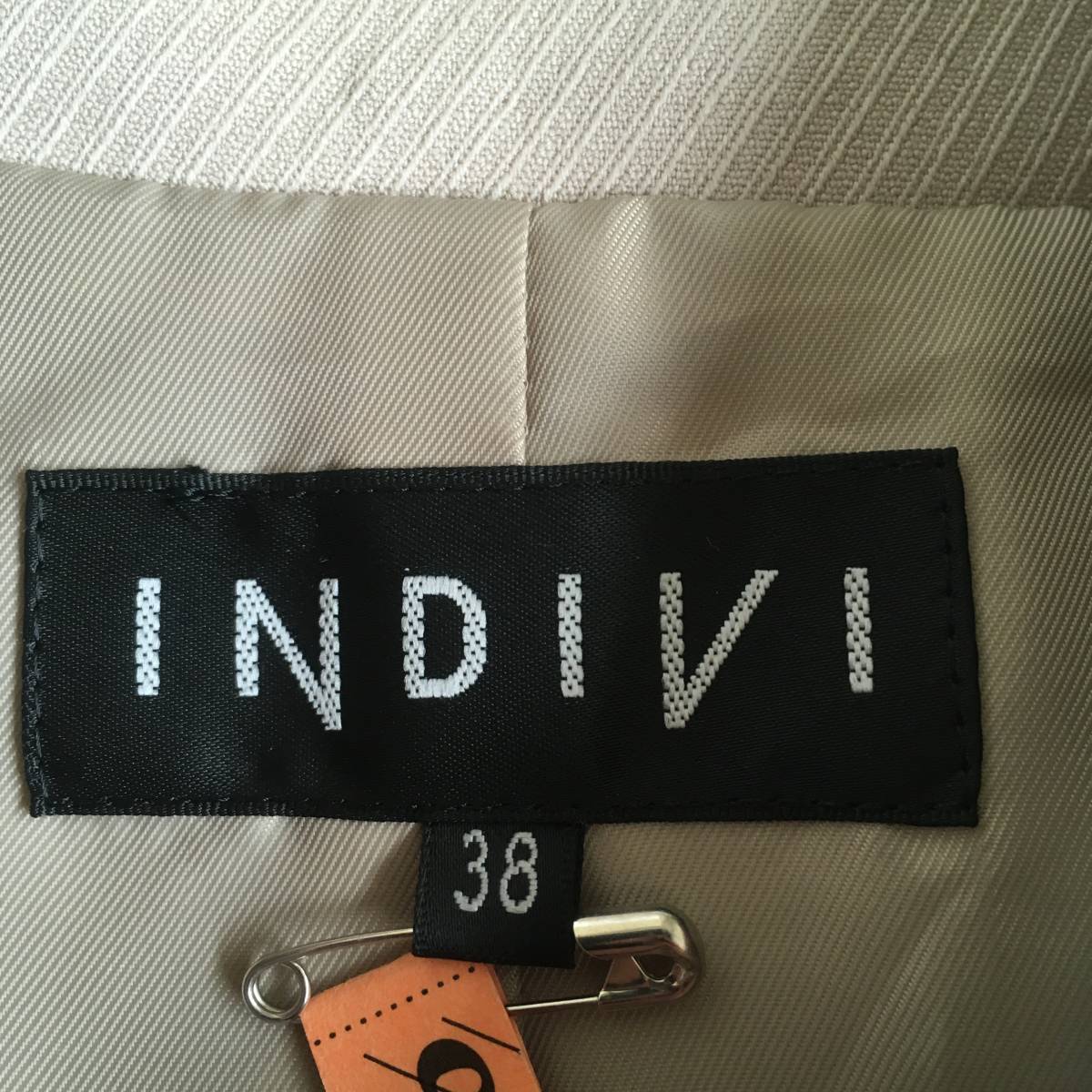 INDIVI インディヴィ ワールド 美品 ストレッチスーツ３８_画像3