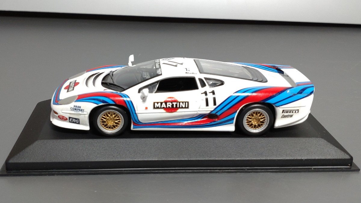 絶版希少 1/43 ジャガー XJ 220 レーシング GT Cup イタリア　マルティニ 　 ミニカー_画像2