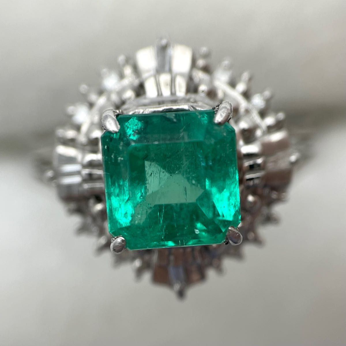 pt900 エメラルド1.48ct ダイヤ0.12ct リング