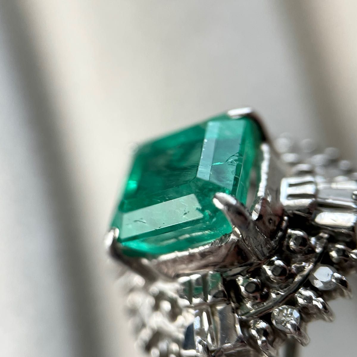 pt900 エメラルド1.48ct ダイヤ0.12ct リング