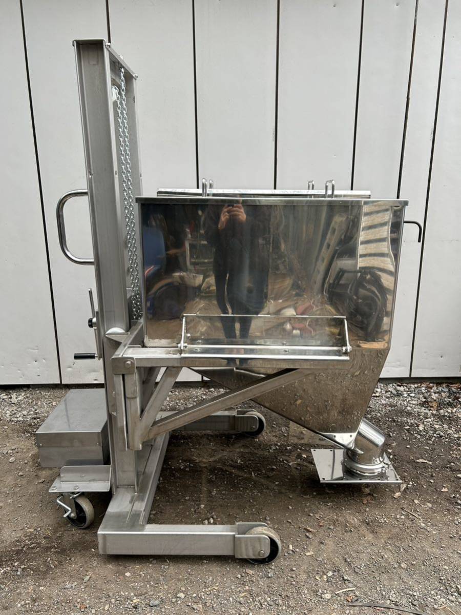 * made of stainless steel capital block industry hopper attaching handle drift going up and down movement type manual lift lifter transportation car food processing feedstocks input ① *