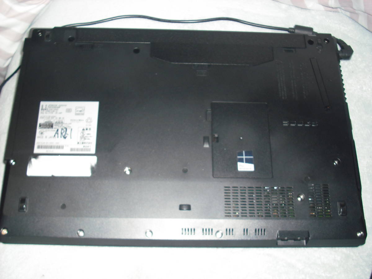 即決！　富士通 LIFEBOOK A553/HX　OSなし　Intel Celeron 1000M 1.80GHz　4GB HDD:なし　15.6型　ブラック系　DVD　AC付 ◇p896◇_画像9