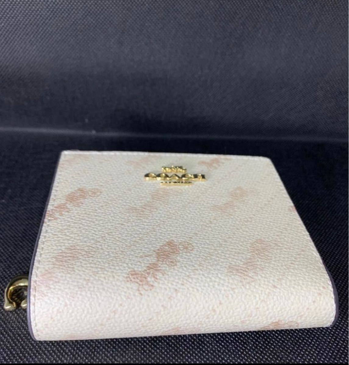 新品　COACH　コーチ二つ折り財布　ホースアンドキャリッジ　クリーム