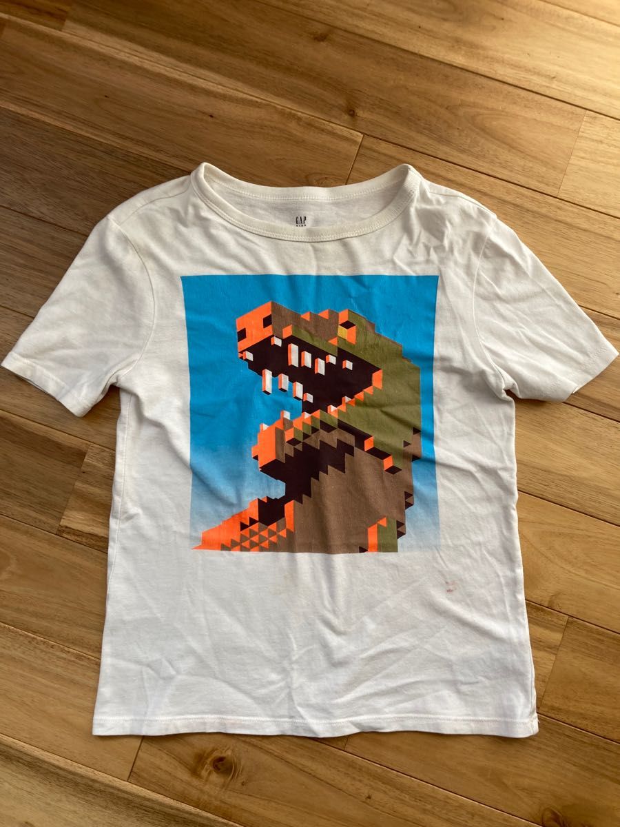 値下げ！GAP Tシャツ 恐竜　サイズ8〜9歳　130cm 白　used