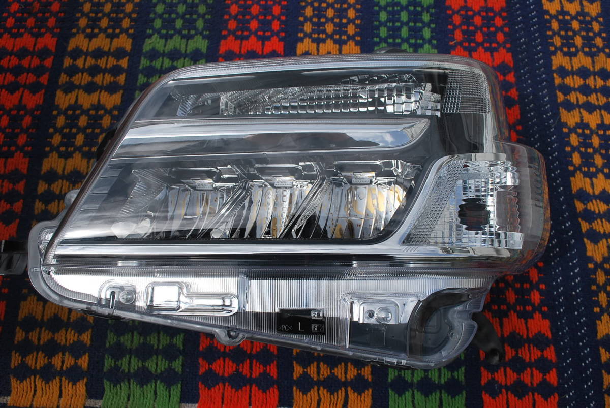 ダイハツハイゼットデッキバン S321V 純正左ヘッドライト LED