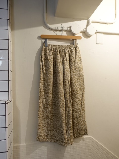 【ギフト】 ◎R & D.M.Co- オールドマンズテーラー リネン パンツ 花柄 リトルワイルドベリー Mサイズ 【ギフト】 ◎R & D.M.Co- オールドマンズテーラー リネン パンツ 花柄 リトルワイルドベリー Mサイズ