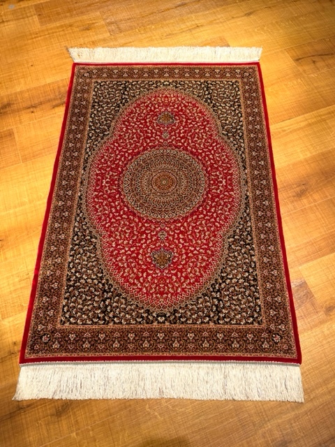 最上の品質な ペルシャ絨毯・最高級ハンド&マシン織り・ 世界最高密度150万ノット ・豪奢なクムデザイン 80cm×120cm cg3 カーペット一般
