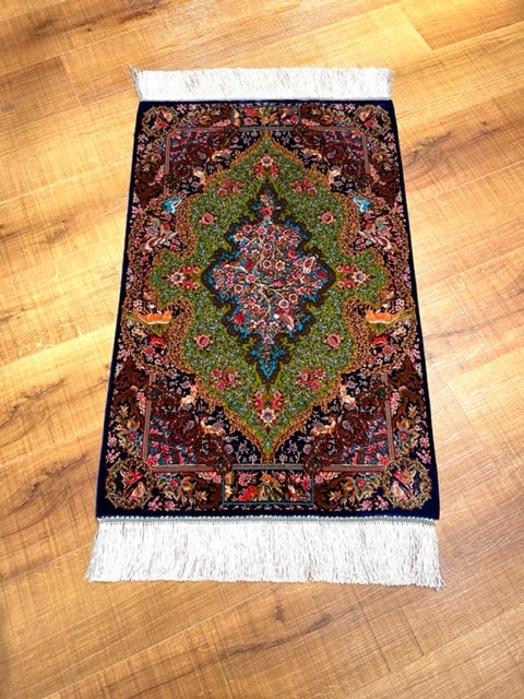 ペルシャ絨毯・最高級ハンド&マシン織り・ 世界最高密度150万ノット ・豪奢なクムデザイン 60cm×90cm ge1