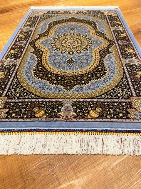 ペルシャ絨毯・最高級ハンド&マシン織り・ 世界最高密度150万ノット ・豪奢なクムデザイン 60cm×90cm ge23_画像2