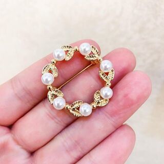 S0985 【サークル】`小花輪パールブローチ/ゴールド | qacademy.co
