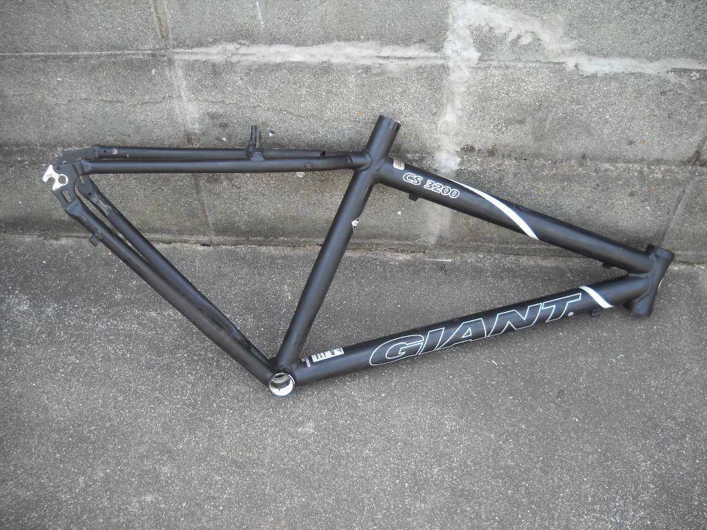 ★ジャイアント GIANT CS320 SUPER ALUXX LIGHT アルミフレーム 430 マットブラック(つや消し黒) クロスバイク 165-180cm ★