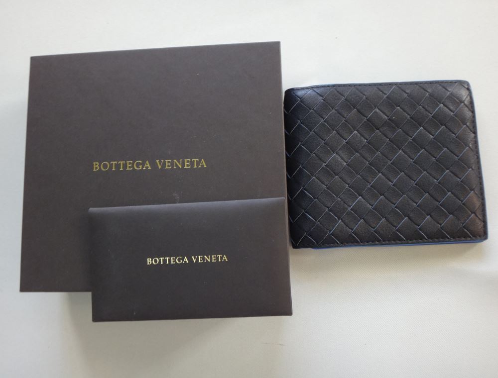 美品 BOTTEGA VENETA ボッテガ・ヴェネタ メンズ財布 二折 レザー ブラック レザーコンパクトウォレット 本物 中古 t-002_画像1