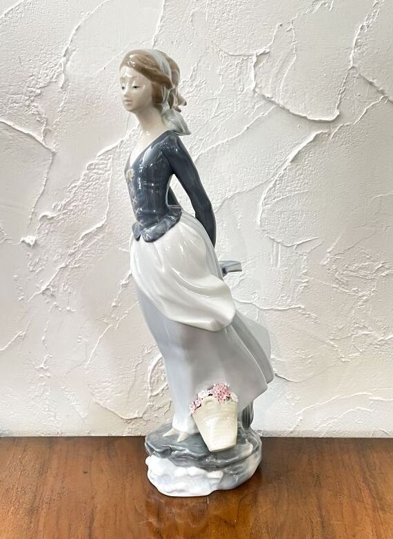 Lladro リヤドロ 海のそよ風 陶器 人形 リアドロ 陶芸 | lapasmetro