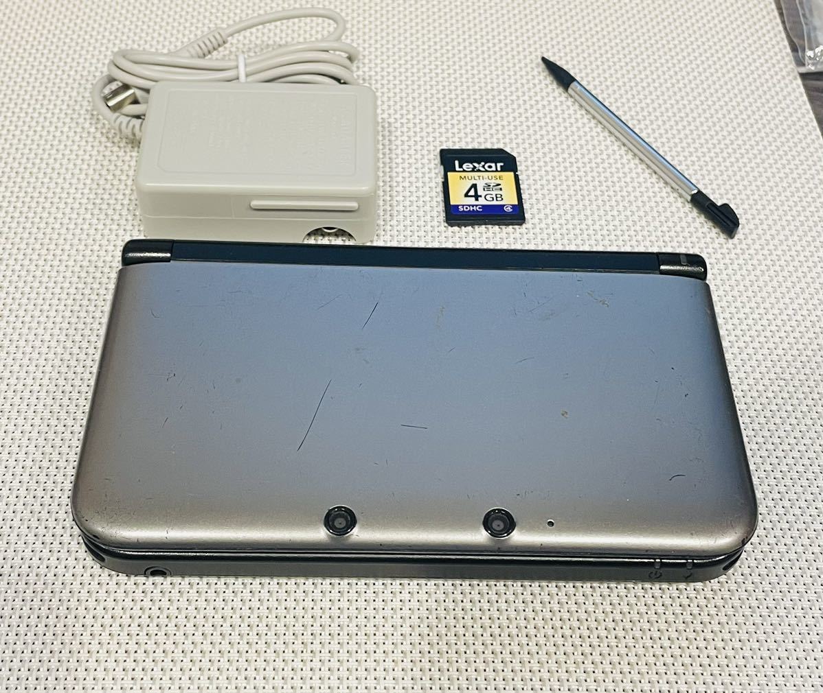 ニンテンドー 3DS LL シルバー × ブラック 本体 付属品 任天堂-