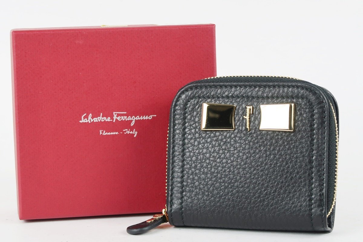 素敵でユニークな 【新品同様・未使用】Ferragamo フェラガモ 二つ折り