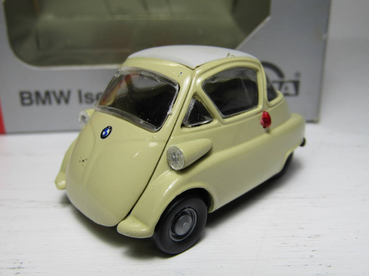 BMW Isetta 1/43 Ise taGAMA mini old west Germany made Made in WEST Germany Bubble car rare Vintage opening and closing door Berlin wall .. front 