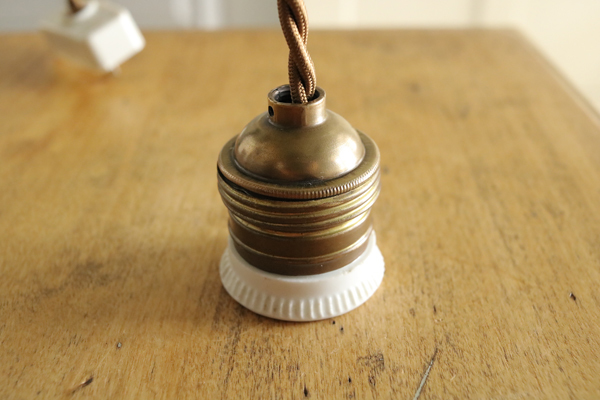 1920年代 フランス アンティーク 飴色 陶器 フランジ 真鍮 ソケット ランプ G*/吊り下げ 英国 北欧 照明 イギリス カフェ アトリエ ライト_画像5