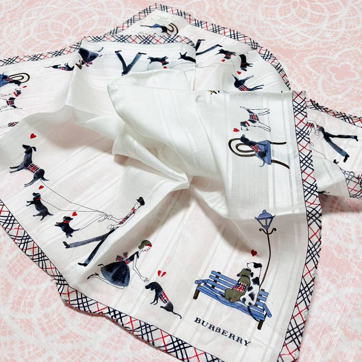 希少】新品/BURBERRY/女の子/大判ハンカチ/正規品/綿100%/未使用 希少】新品/BURBERRY/女の子/大判ハンカチ/正規品/綿100%/未使用