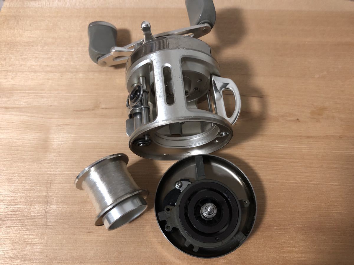 RYOBI リョービ バリウス M300 後期型 状態良好 美品 ベイト RYOBI リョービ バリウス M300 後期型 状態良好 美品 ベイト